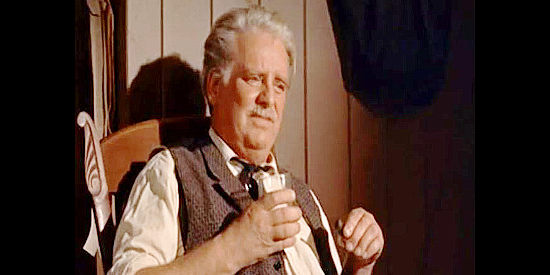 Wallace Ford as Arthur Whiteside, the hard-drinking newspaper editor who backs Wyatt Earp in Wichita (1955)