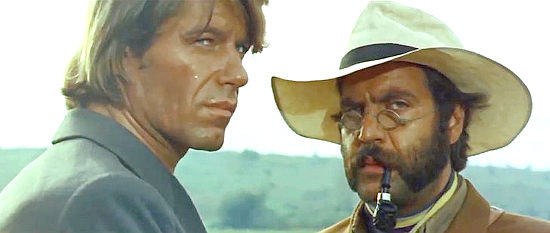 Aldo Berti as Cassidy and Gustavo Re as Specs, two of Gypsy Boots' men in El Puro (1969)