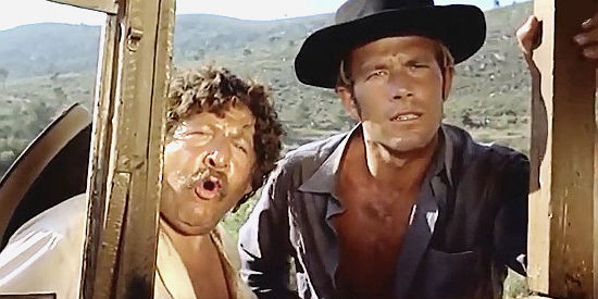 Fernando Sancho as Leon Pompero and Richard Harrison as Steve McGowan, surprised by the treasure in the stagecoach in Dig Your Grave, Friend … Sabata is Coming (1971)
