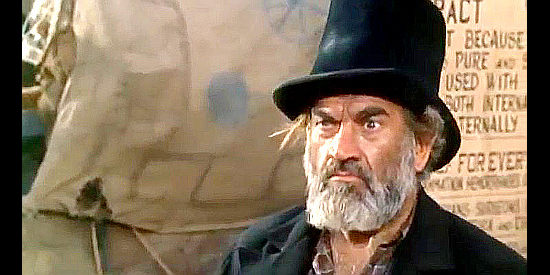 Jose Jaspe as Hank, an inventor of weapons and ally of Sorenson in El Rojo (1966)