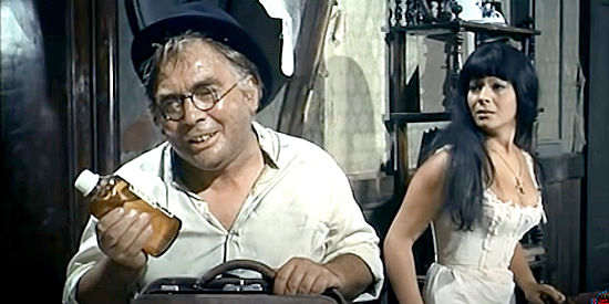 Nino Vingelli as Doc Martin with Antonella Murgia as Maria in El Cisco (1966)