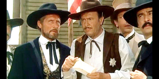 Piero Lulli as Laskey and Tom Felleghy as Gold Hill's sheriff receive a letter warning of coming trouble in El Rojo (1966)