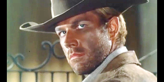 Richard Harrison as Donald Sorenson spots the men he's seeking revenge against in El Rojo (1966)