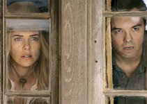 Charlize Theron as Anna and Seth MacFarlane as Albert watching Clinch and his gang approach the sheep farm in A Million Ways to Die in the West (2014)