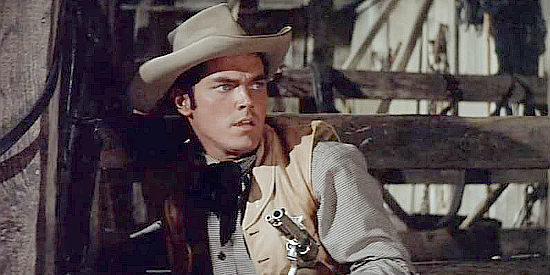 Jeffrey Hunter as Thad Anderson, in a shootout with Barrett's men in The Proud Ones (1956)