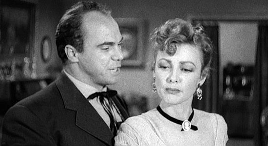 John Doucette as Ernie Walker, promising wife Stella (Virginia Grey) a happier life if she'll find a key piece of evidence in The Forty-Niners (1954)