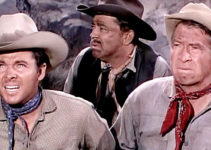 Audie Murphy as Jim Harvey and Chill Wills as Sheriff Murchoree preparing for an Indian attack in Tumbleweed (1953)