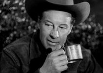Bill Elliott as U.S. Marshal Sam Nelson, trying to find the killers of a fellow marshal in The Forty-Niners (1954)
