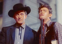 Kirk Douglas as Marshal Matt Morgan with Earl Holliman as Rick Belden in Last Train from Gun Hill (1959)