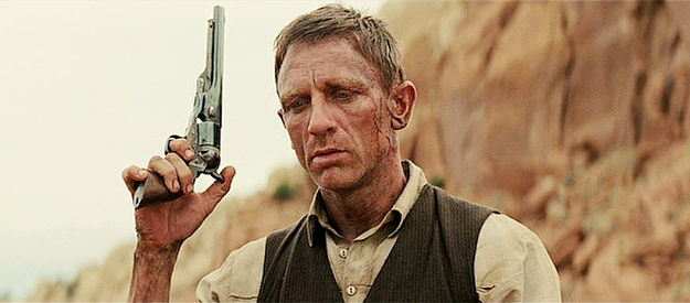 Daniel Craig as Jake Lonergan, finding himself alone in the desert with no idea how he got there in Cowboys and Aliens (2011)