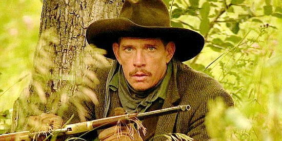 thomas Haden Church as Tom Harte, trying to track down Capt. Fender after one of the girls disappears in Broken Trail (2006)