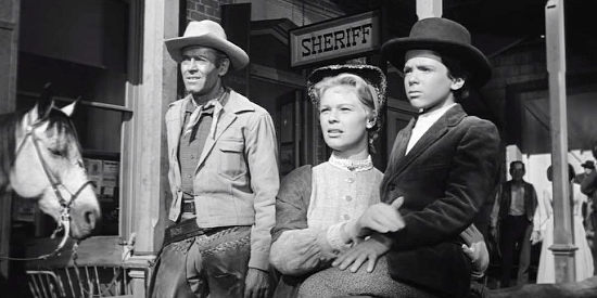 Henry Fonda as Morg Hickman, Betsy Palmer as Nona Mayfield and Michel Ray as her son Kip in The Tin Star (1957)