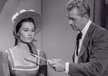 Gloria Talbott as Ruth Red Hawk being asked to identify a murder weapon by Temple Houston (Bill Williams) in Oklahoma Territory (1960)