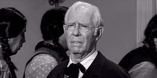 Walter Baldwin as newspaperman Ward Harlan watching a courtroom confrontation in Oklahoma Territory (1960)