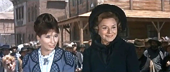 Dina Loy as Rita and Paola Barbar as Eliza Anders, happy with a turn of events in The Relentless Four (1965)