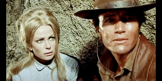 Giulia Rubini as Anna Sheridan and Anthony Steffen as Gary Hamilton, cornered by Acombar's men in A Stranger in Paso Bravo (1968)