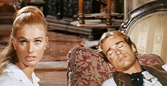 Ida Galli as Coralie, looking after Timothy Benson (Sean Flynn) following a barroom brawl in Seven Guns for Timothy (1966)