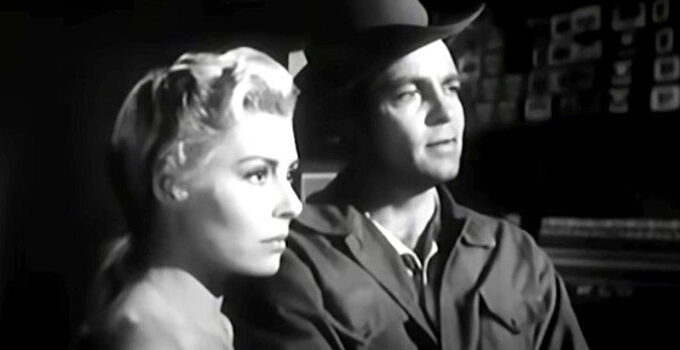 Rosanna Rory as Maria and Dale Robertson as Caleb Whales, trying to avoid trouble with outlaws in Hell Canyon Outlaws (1957)