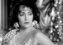 Bebe Daniels as Rita Ferguson, torn over her feelings for Capt. Jim Stewart in Rio Rita (1929)