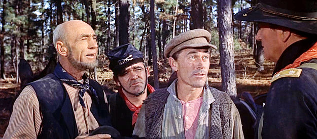 Hank Worden as Deacon with Ken Curtis as Col. Wilkie, explaining how to escape through the swamp in The Horse Soldiers (1959)
