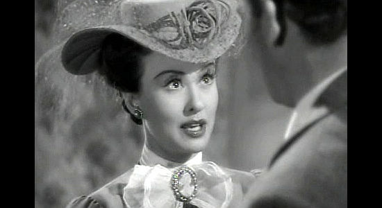 Margaret Lindsay as Helen Chester, in on the plan to jump claims in Alaska, until she really falls for Roy Glennister in The Spoilers (1942)