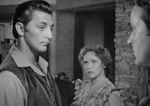 Robert Michum as Jeb Rand, Teresa Wright as Thorley Callum and John Rodney as Adam Callum in Pursued (1947)