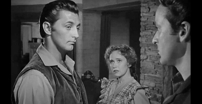 Robert Michum as Jeb Rand, Teresa Wright as Thorley Callum and John Rodney as Adam Callum in Pursued (1947)