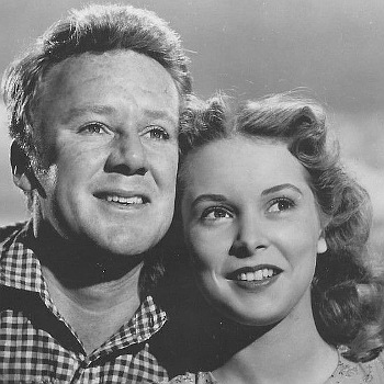 Van Johnson as Henry Carson and Janet Leigh as Lissy Anne MacBean in The Romance of Rosy Ridge (1947)