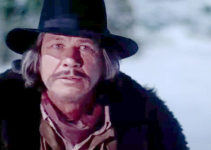 Charles Bronson as James Otis, waiting for his prey in White Buffalo (1977)