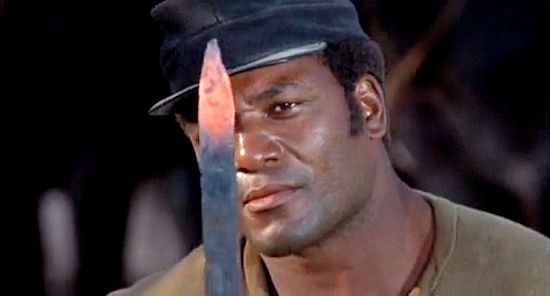 Jim Brown as Luke, preparing to do battle with the troops inside the fort in El Condor (1970)
