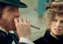 Warren Beatty as John McCabe and Julie Christie as Constance Miller in McCabe and Mrs. Miller (1971)
