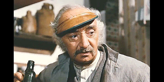 Pinuiccio Ardia as Orazio, the older man who serves as Django's confidant in Django Prepare a Coffin (1968)