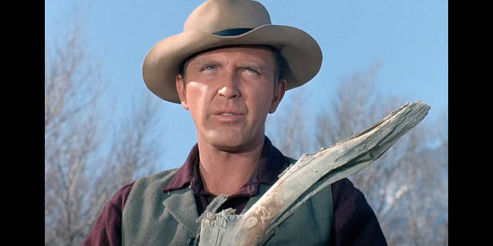 Robert Lansing as Talion, teaching Benny Wallace to shoot without eyesight in An Eye for an Eye (1966)