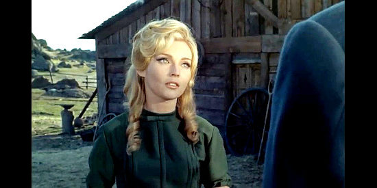 Dyanik Zurakowska as Dolly, questioned by the law in One by One Without Pity (1968)