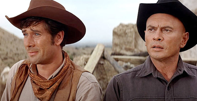 Robert Fuller as Vin and Yul Brynner as Chris in Return of the Seven (1966)