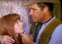 Nuria Torray as Mary Patterson with James Philbrook as Sam Foster in Ballad of a Bounty Hunter (1966)