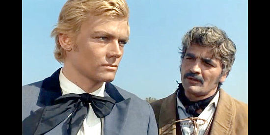 Peter Lee Lawrence as Bill Grayson and Gugleilmo Spoletini as Joe Charro form their partnership in One by One Without Pity (1968)