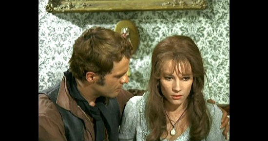 Spiros Focas as Ken Dakota with Nicoletta Machiavelli as Peggy Savalas in Hate They Neighbor (1968)