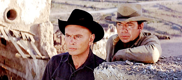 Yul Brynner as Chris and Claude Akins as Frank, watching for the return of the Mexican bandits in Return of the Seven (1966)