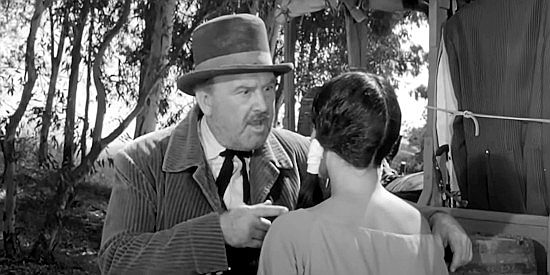 Ralph Dumke as Phieas J. 'Parson' Canfield, trying to seduce the Indian girl Jesse with trinkets in Massacre Canyon (1954)