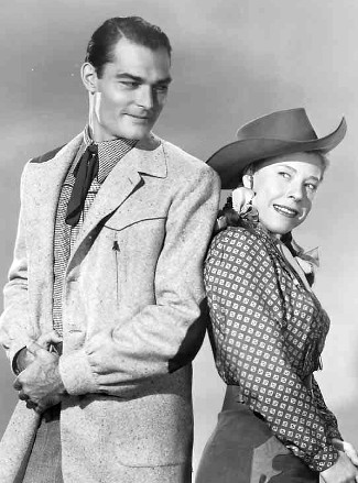 John Russell as Dan Fraser and Judy Canova as herself in Oklahoma Annie (1952)