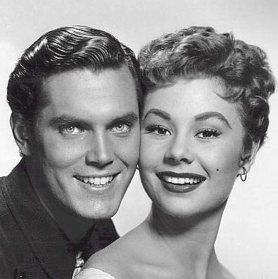 Jeffrey Hunter as Johnny Colt and Mitzi Gaynor as Rusty Blair in Three Young Texans (1954)