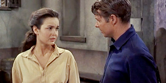 Kathryn Grant as Anne Martin with Audie Murphy as Lt. Frank Hewitt in The Guns of Fort Petticoat (1957)