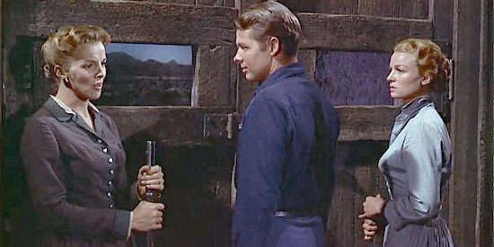 Madge Meredith as Hazel McCasslin, Audie Murphy as Lt. Hewitt and Patricia Livingston as Stella Leatham in The Guns of Fort Petticoat (1957)