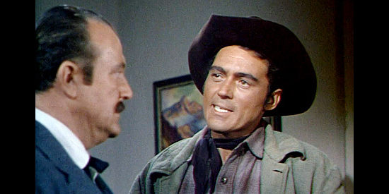 William Bishop as Ike Clinton, planning a big heist with Douglas Frazer (Hugh Sanders) in Gun Belt (1953)