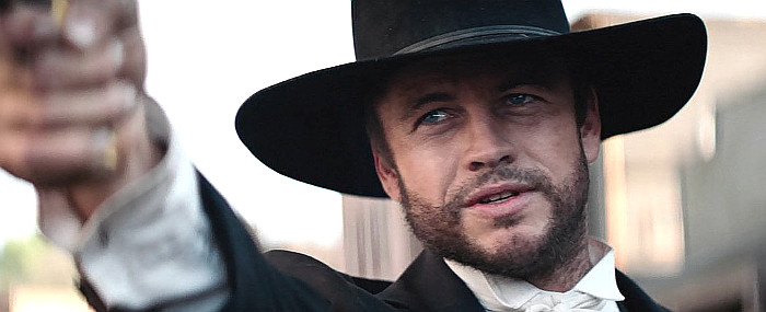 Luke Hemsworth as Wild Bill Hickok in Hickok (2017)