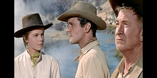 Don Murray as Tod Lohman, trying to figure out a way to slip past Boyd's riders with the help of Juanita (Diane Varsi) and Amos Bradley (Chill Wills) in From Hell to Texas (1958)