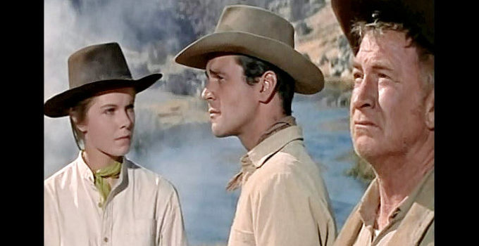 Don Murray as Tod Lohman, trying to figure out an escape route with Juanita (Diane Varsi) and Amos Bradley (Chill Wills) in From Hell to Texas (1958)