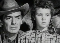 Victor Mature as Ben Lassiter with young daughter Abbey (Reba Waters), pinned down by Apache in Escort West (1959)