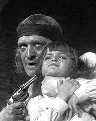 Richard Harris as Sean Kirkpatrick with Brand's daughter in The Deadly Trackers (1973)